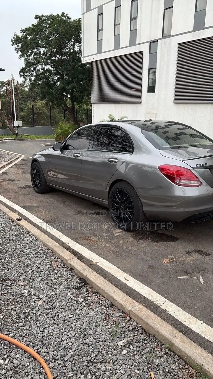 Mercedes-Benz C300 Base AWD 4Matic Sedan (2.0L 4cyl 7A) 2015 Gray