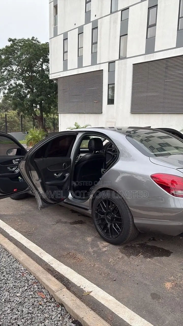Mercedes-Benz C300 Base AWD 4Matic Sedan (2.0L 4cyl 7A) 2015 Gray