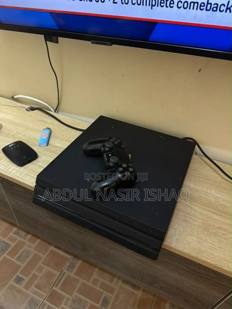 PS4 Pro 1TB + 5 Games + Original Controller