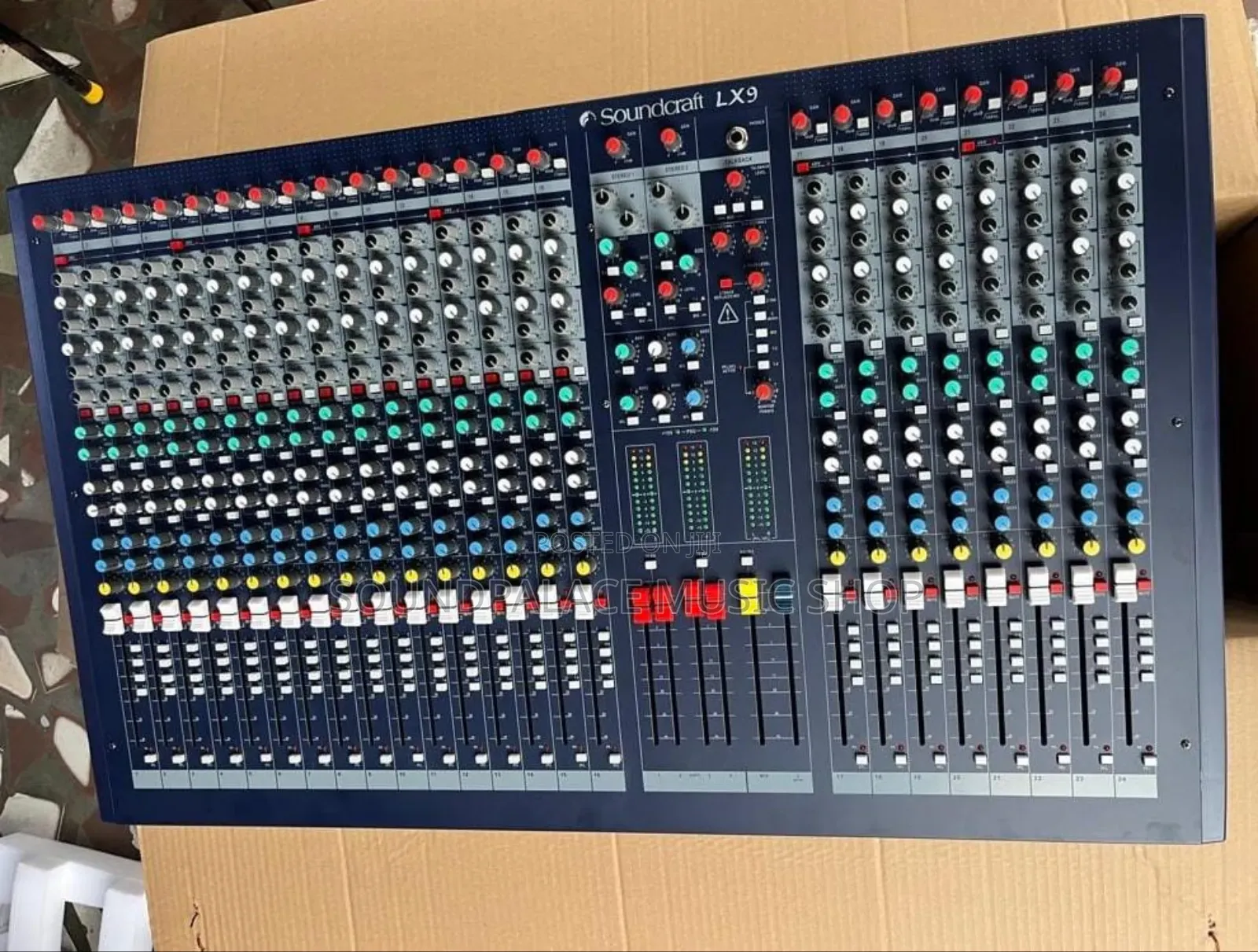 Soundcraft LX9 24-Channel Analog Mixing Console