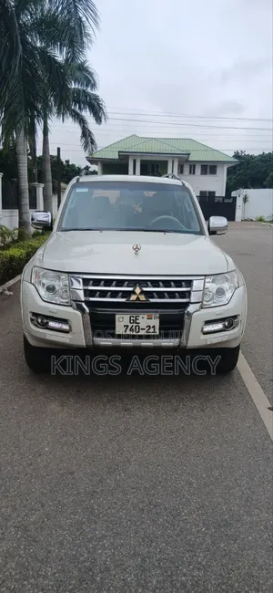 Mitsubishi Pajero 2018 White
