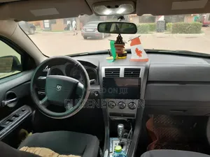 Dodge Avenger 2010 Green