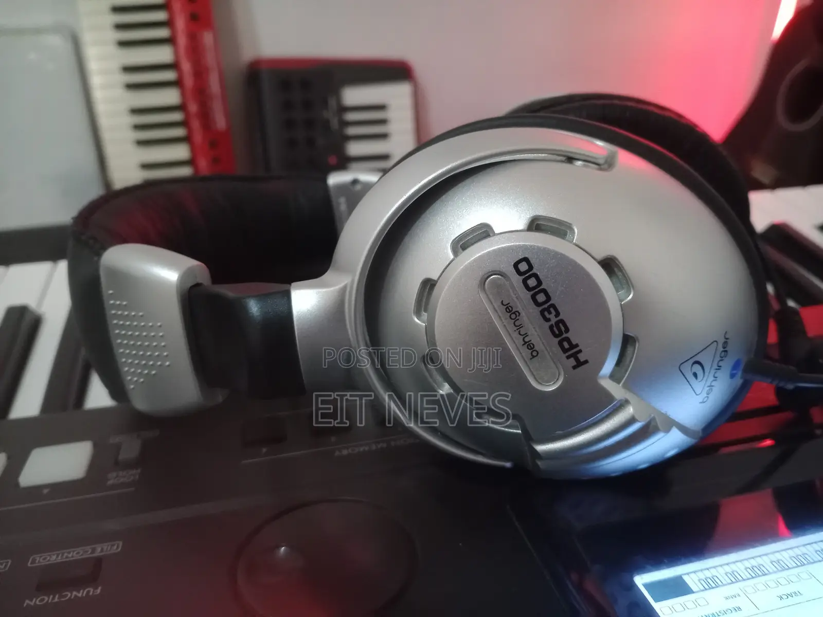 Behringer HPS3000