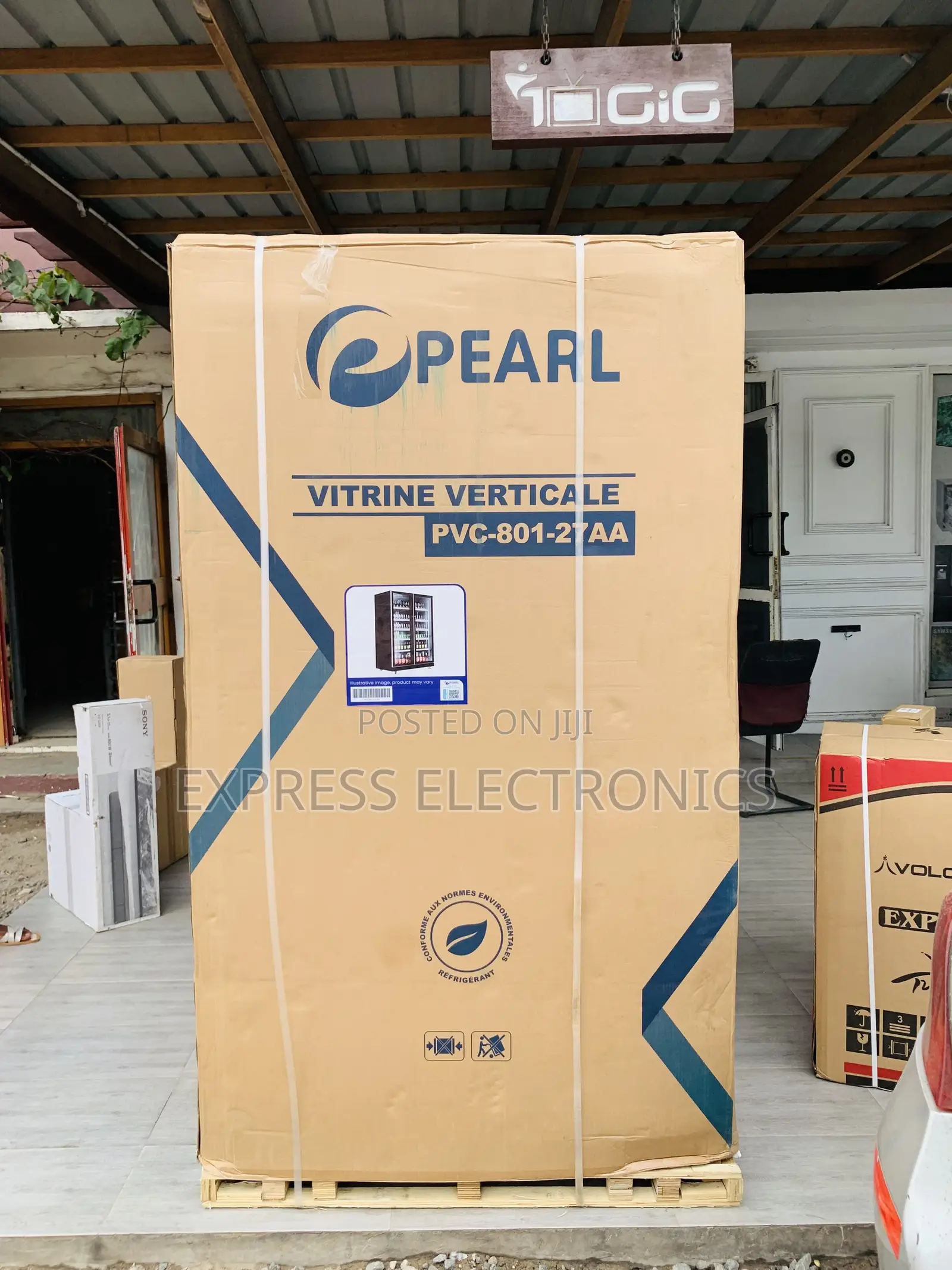 Highly Recommended Pearl PVC-801-27AA 690L Double-Door Glass Display