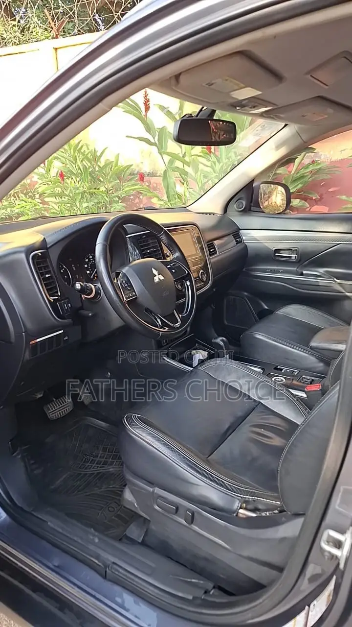 Mitsubishi Outlander SE AWC 2019 Gray