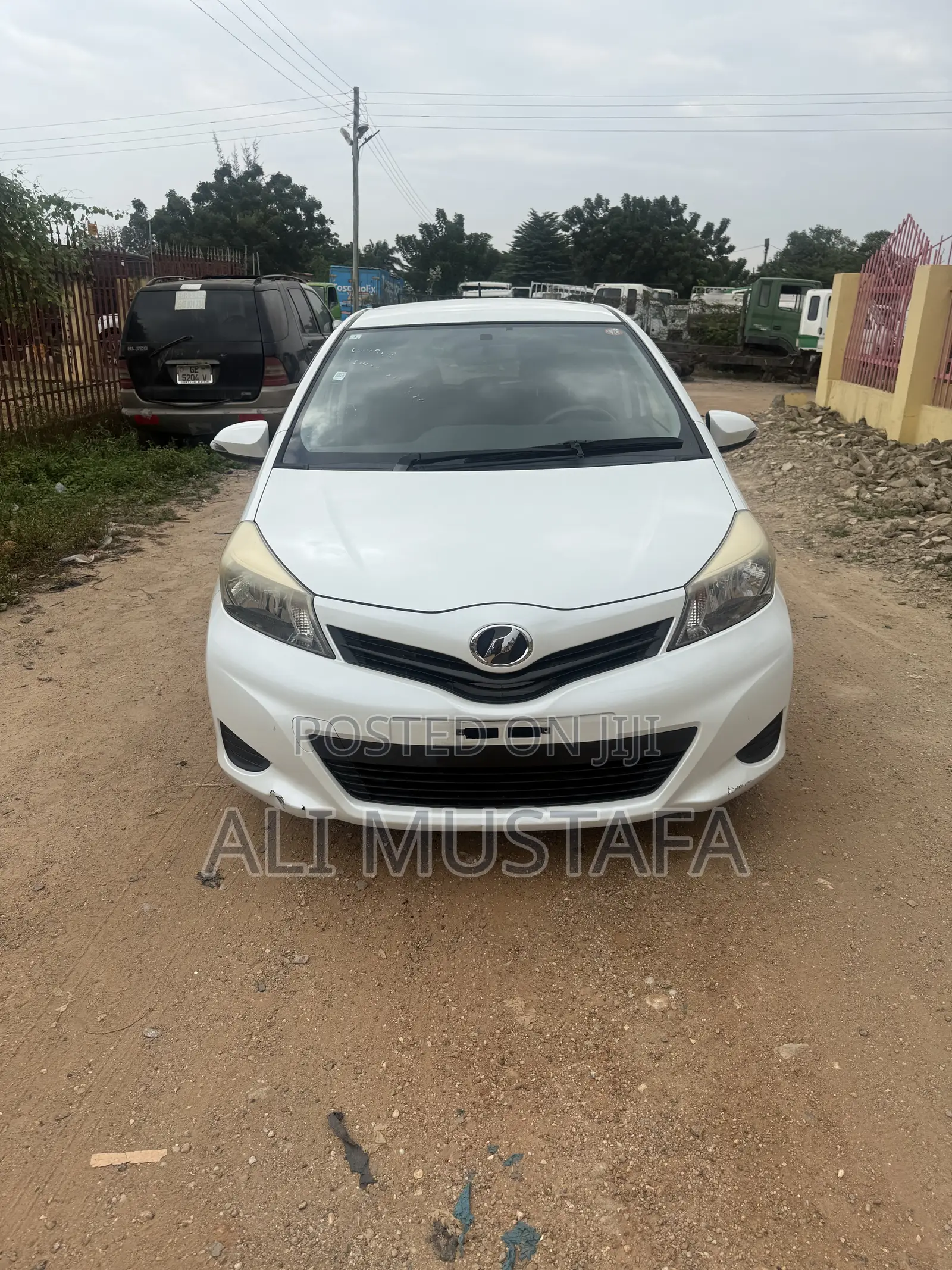 Toyota Vitz 2013 White