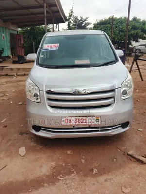 Toyota Voxy 2012 Silver