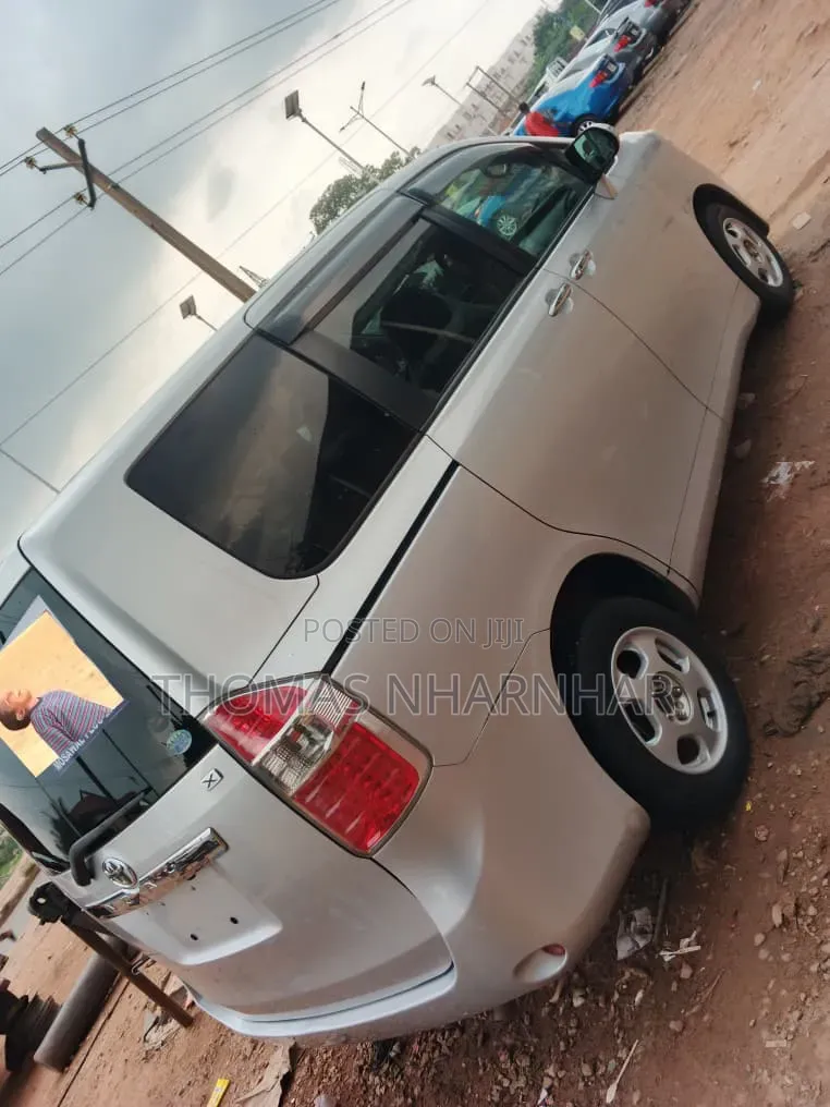 Toyota Voxy 2012 Silver