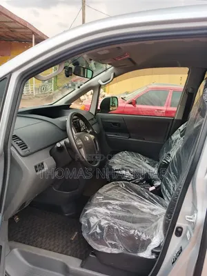 Toyota Voxy 2012 Silver