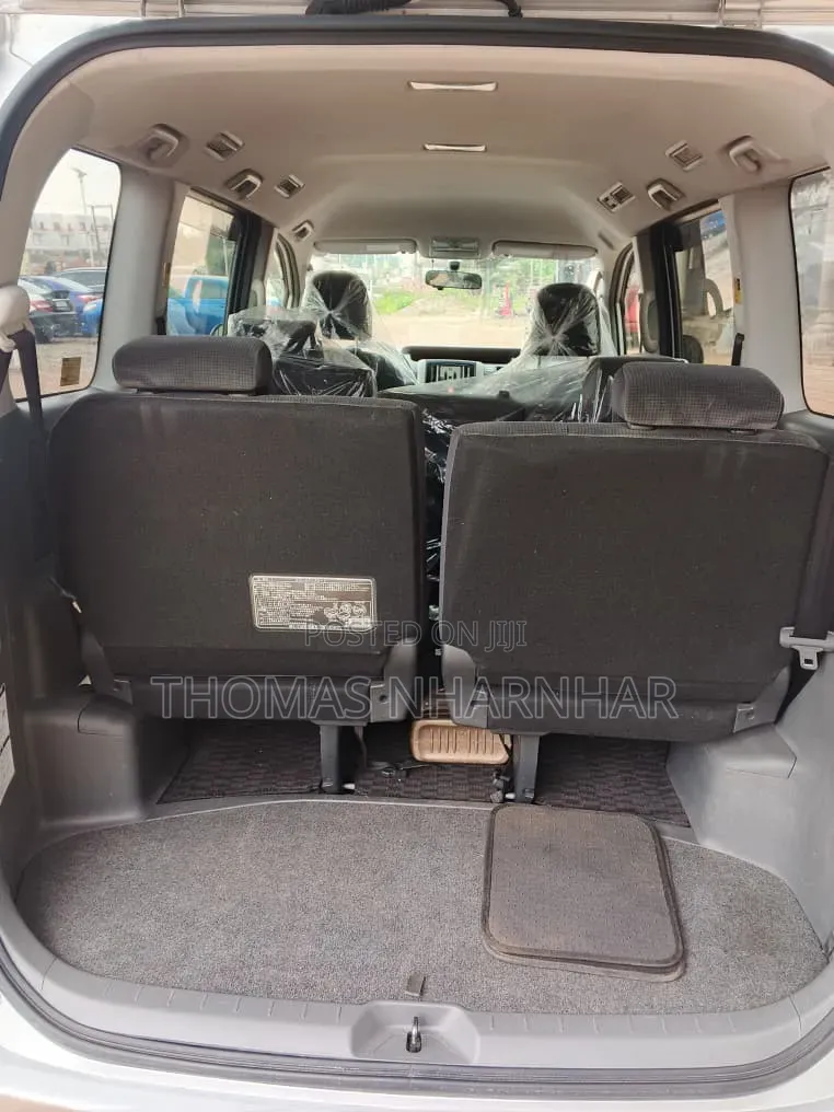 Toyota Voxy 2012 Silver