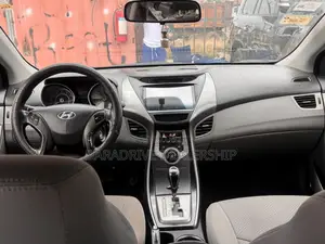 Hyundai Elantra GLS Sedan FWD (1.8L 4cyl 6A) 2013 Gray