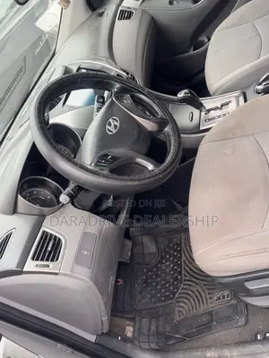 Hyundai Elantra GLS Sedan FWD (1.8L 4cyl 6A) 2013 Gray