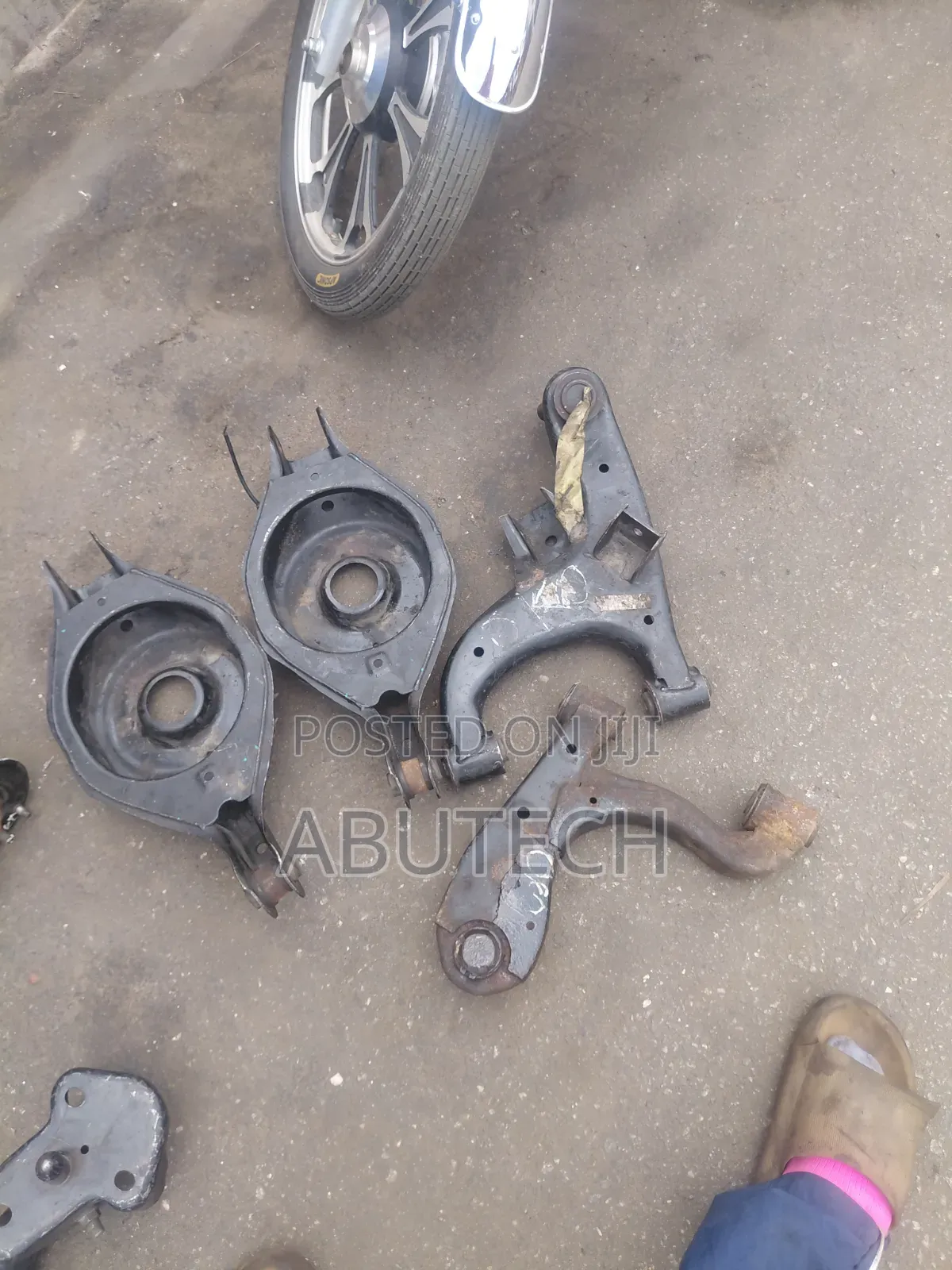 Back Lowerarm Nissan Armada, Titan, Infiniti Qx56