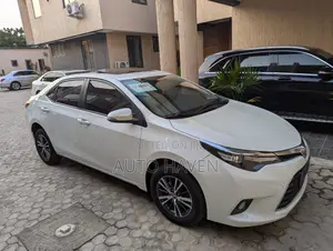 Toyota Corolla LE Eco Plus 4dr Sedan (1.8L 4cyl CVT) 2016 White