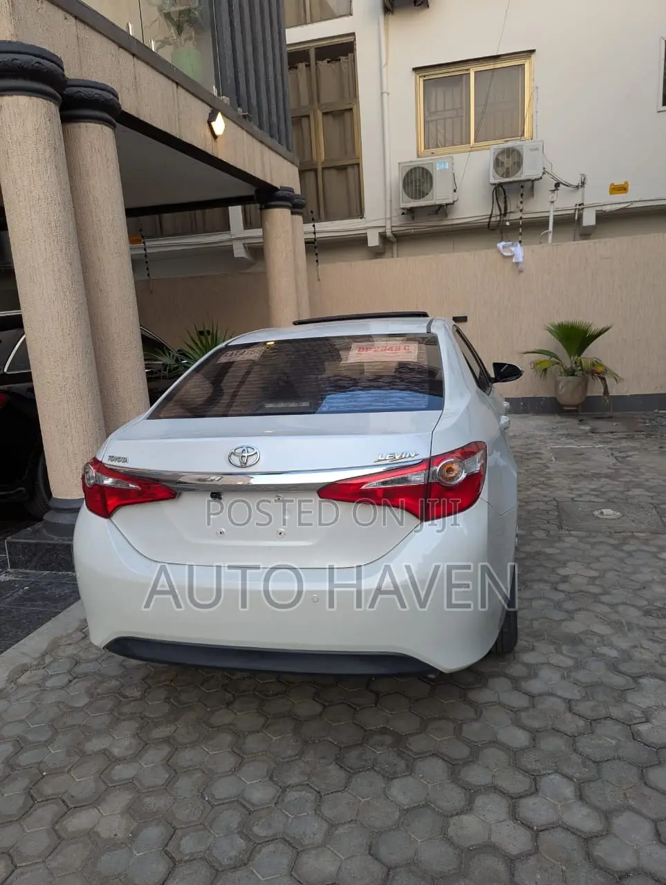 Toyota Corolla LE Eco Plus 4dr Sedan (1.8L 4cyl CVT) 2016 White