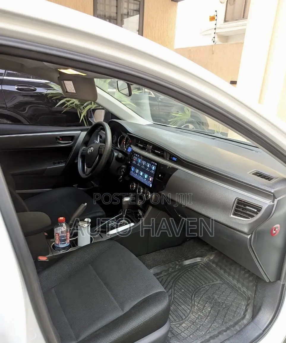Toyota Corolla LE Eco Plus 4dr Sedan (1.8L 4cyl CVT) 2016 White
