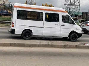 Mercedes-Benz Sprinter 2000 White