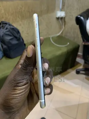 Apple iPhone 11 64 GB White