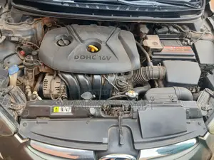 Hyundai Elantra GLS Sedan FWD (1.8L 4cyl 6A) 2013 Gray