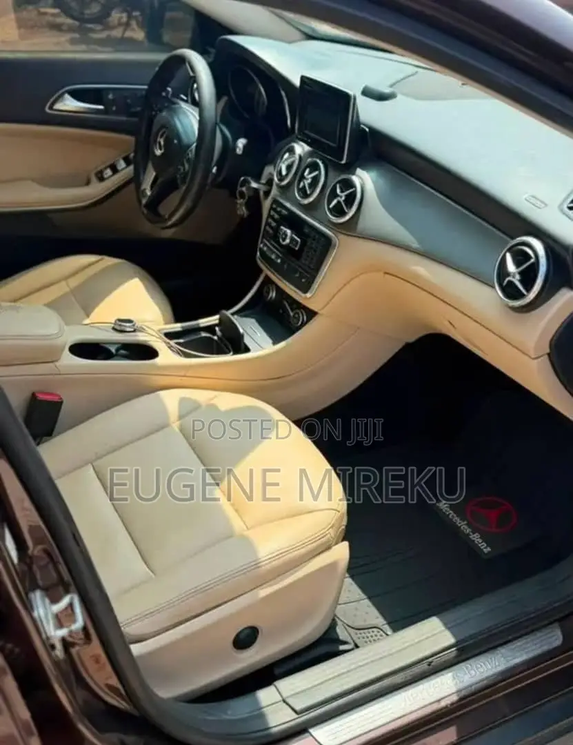 Mercedes-Benz GLA 250 2015 Brown