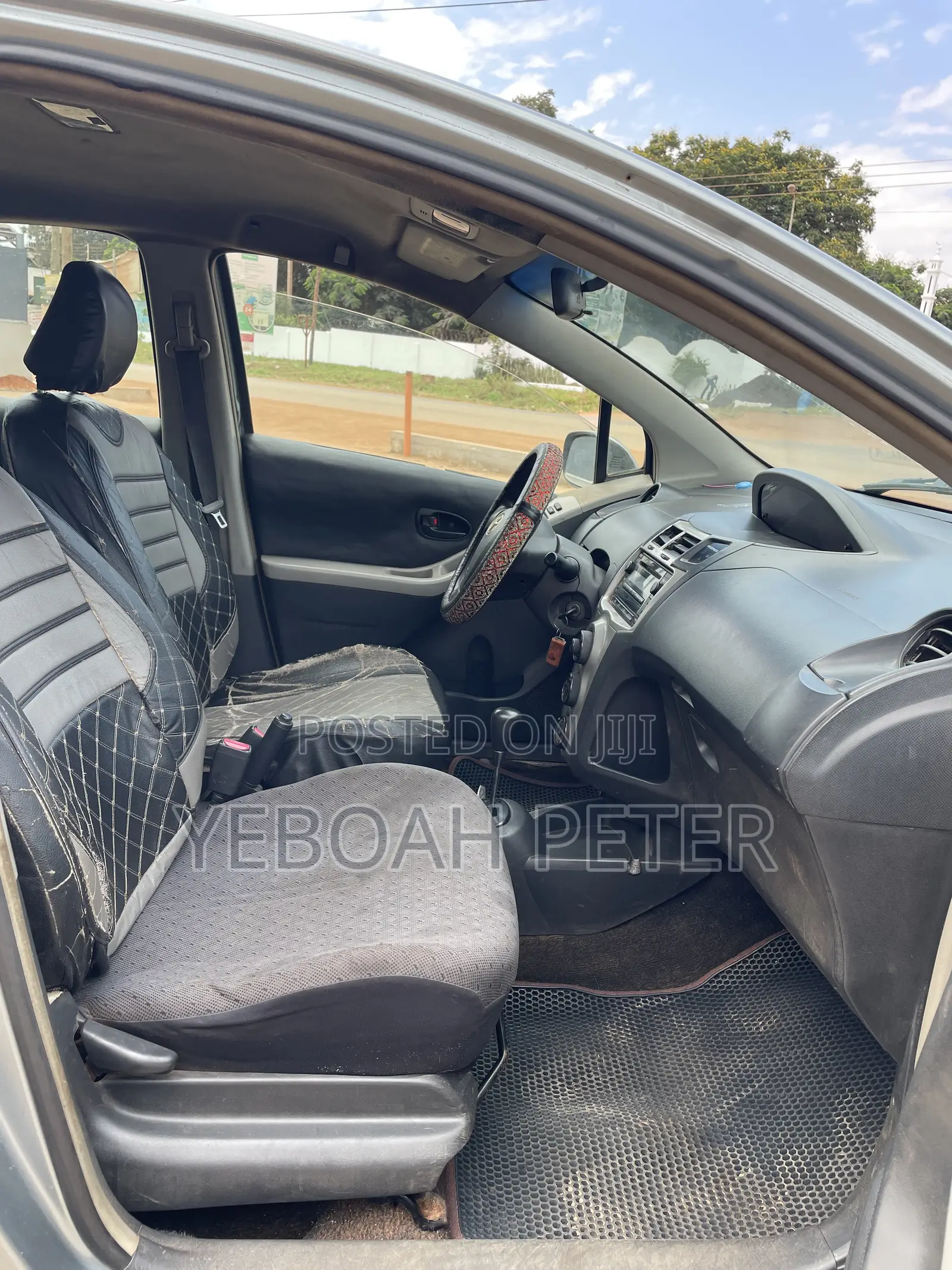 Toyota Yaris 2010 Gray