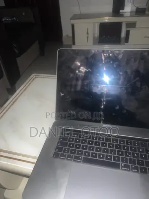 Laptop Apple MacBook Pro 2017 16GB Intel Core i7 SSD 1T