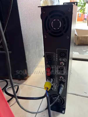 Peavey CS 4080 Mid Amplifier