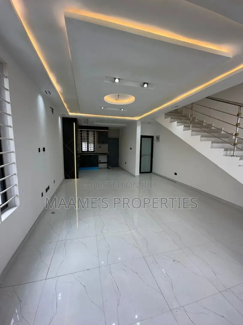 2bdrm Duplex in Oyarifa for sale