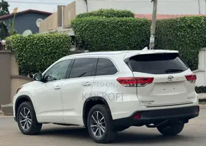 Toyota Highlander XLE 4x4 V6 (3.5L 6cyl 8A) 2018 White