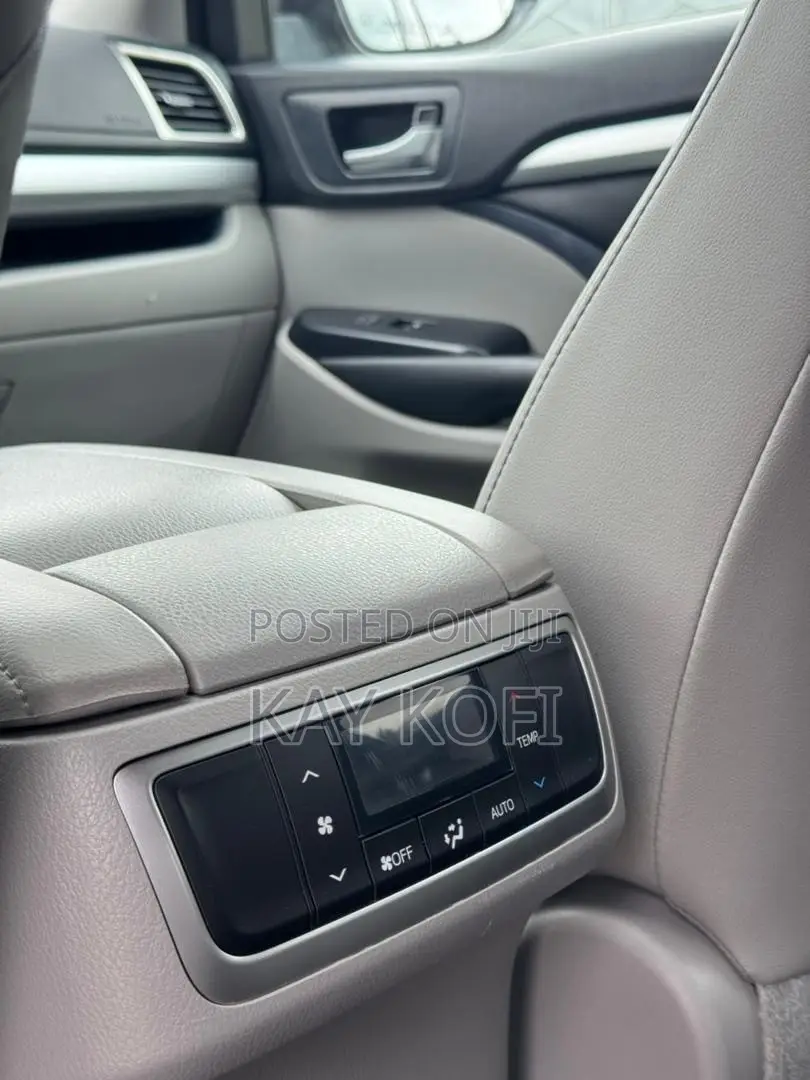 Toyota Highlander XLE 4x4 V6 (3.5L 6cyl 8A) 2018 White