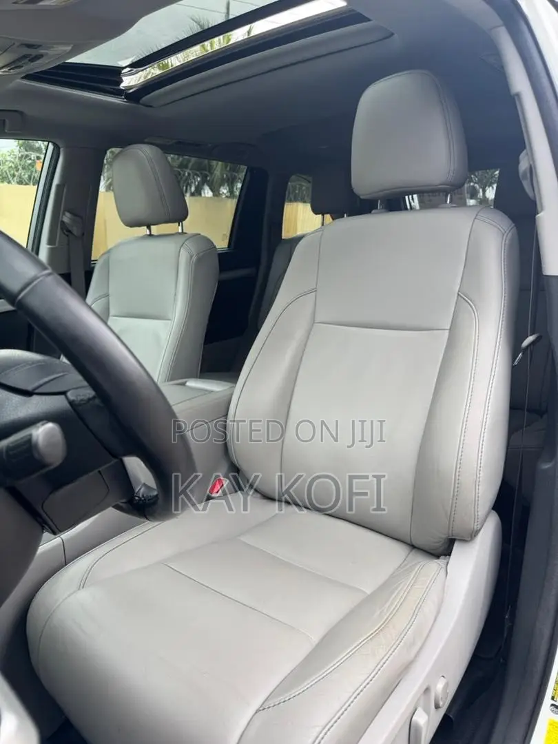 Toyota Highlander XLE 4x4 V6 (3.5L 6cyl 8A) 2018 White