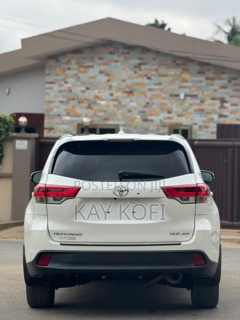Toyota Highlander XLE 4x4 V6 (3.5L 6cyl 8A) 2018 White