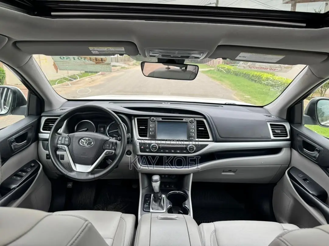 Toyota Highlander XLE 4x4 V6 (3.5L 6cyl 8A) 2018 White