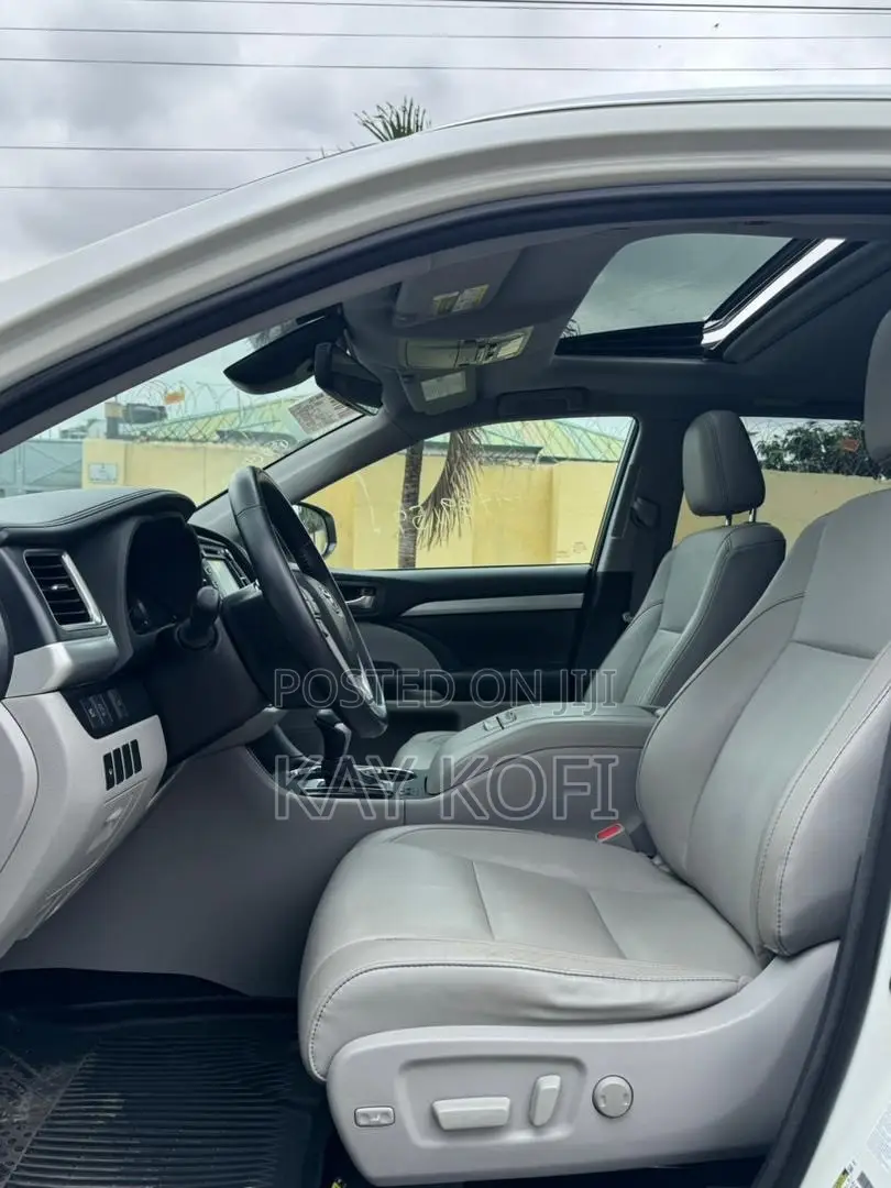 Toyota Highlander XLE 4x4 V6 (3.5L 6cyl 8A) 2018 White