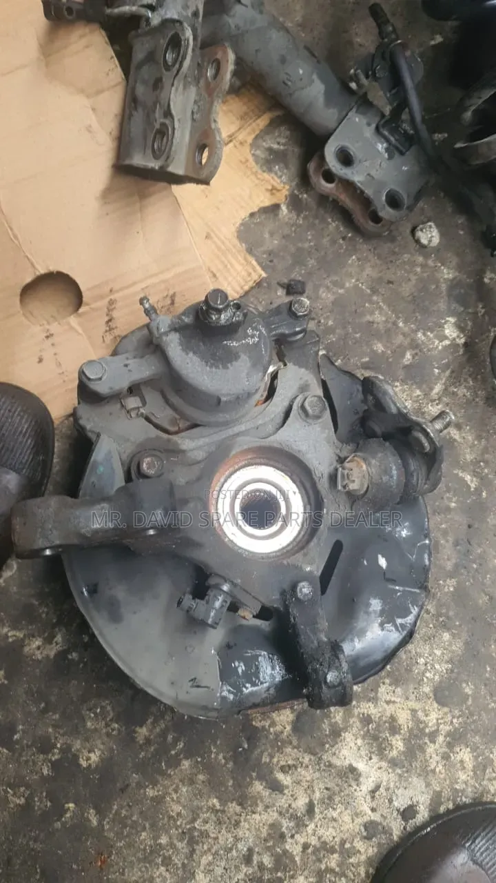 Toyota Voxy Back Hub