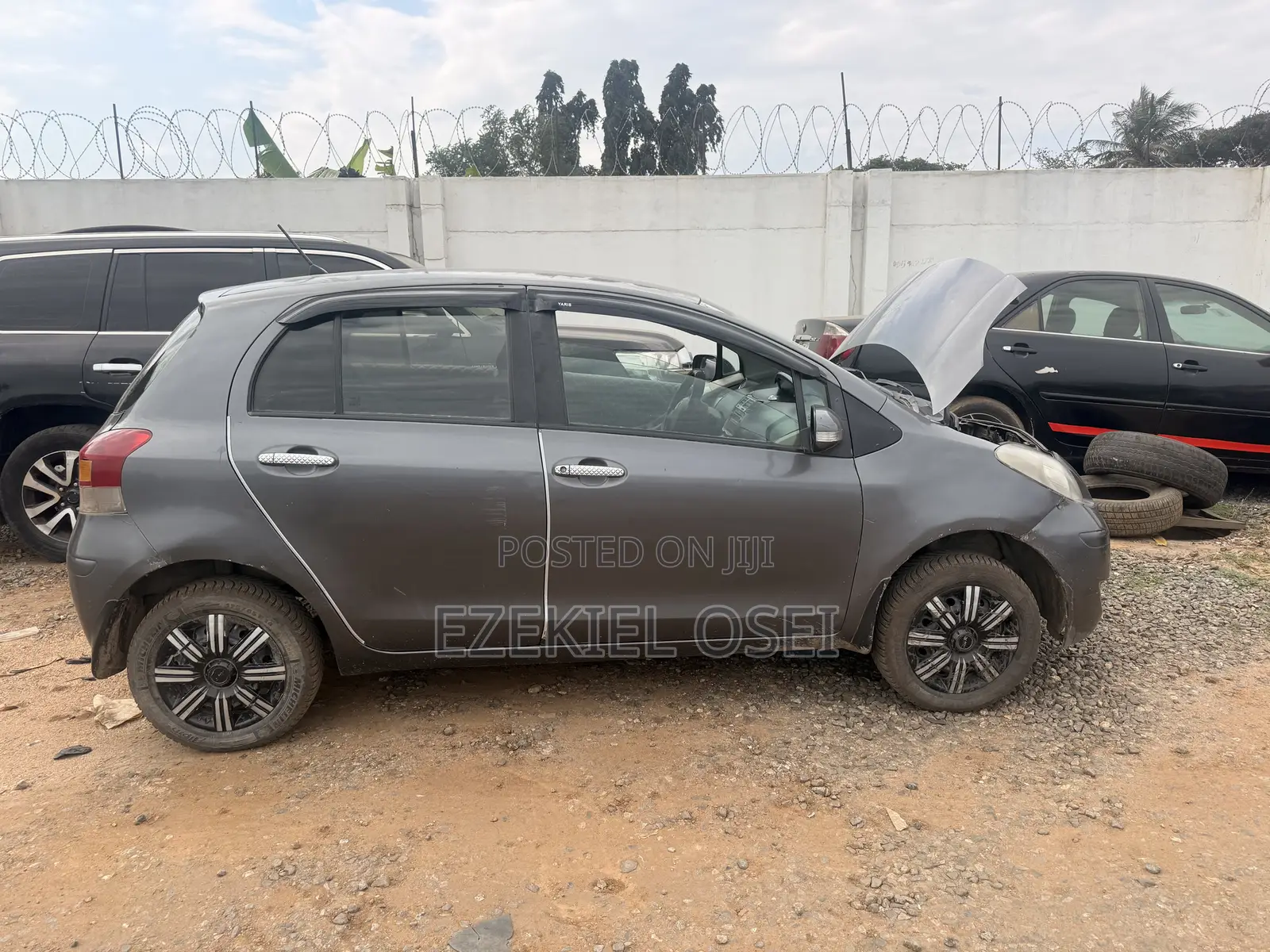 Toyota Vitz 1.3 AWD 3dr 2010 Gray