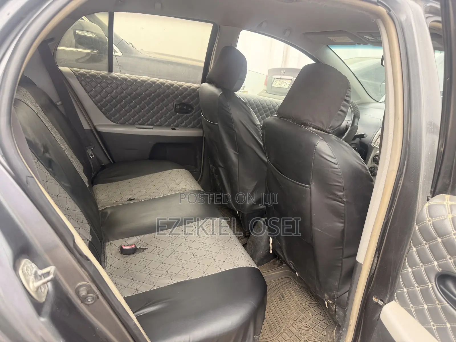 Toyota Vitz 1.3 AWD 3dr 2010 Gray