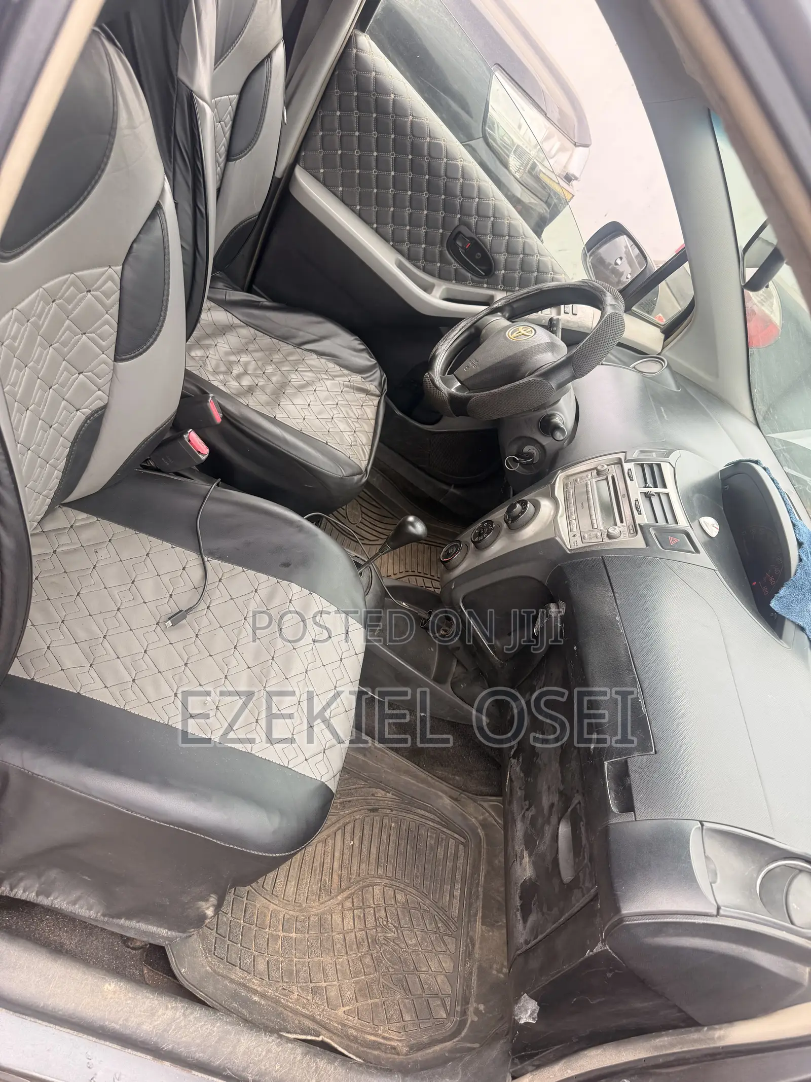 Toyota Vitz 1.3 AWD 3dr 2010 Gray