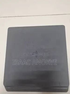 PlayStation 4 Slim 1 Terebyate
