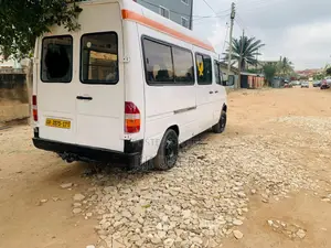 Mercedes-Benz Sprinter 2000 White
