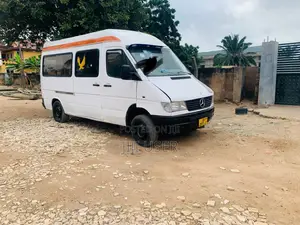 Mercedes-Benz Sprinter 2000 White