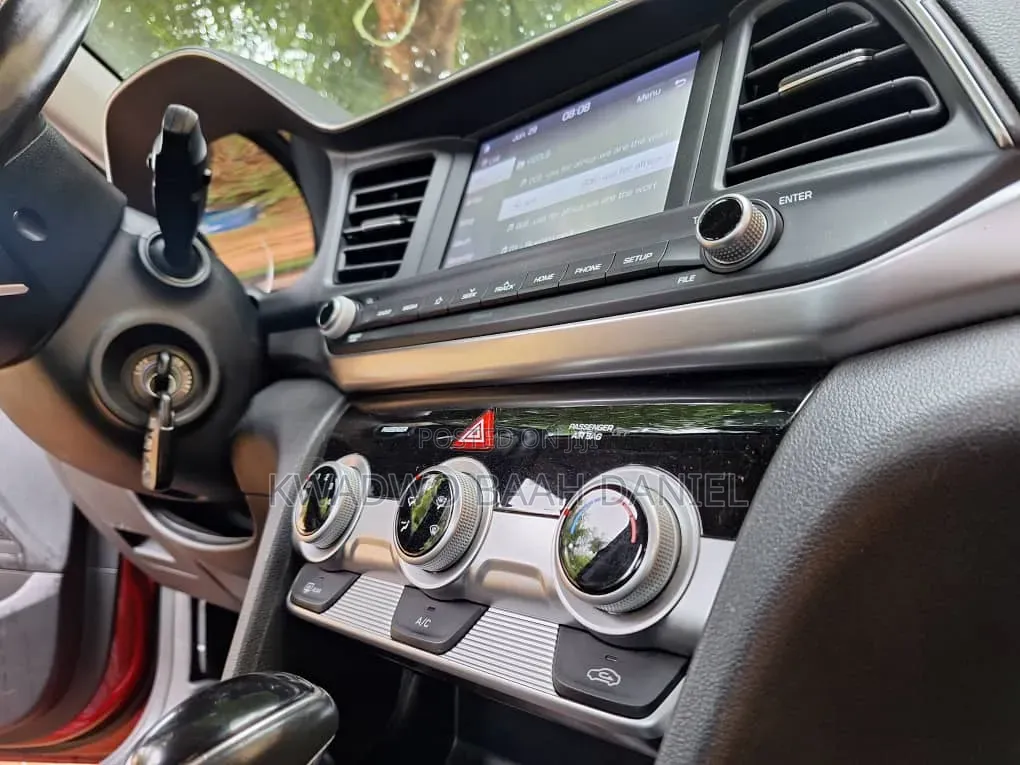 Hyundai Elantra 2020 Red