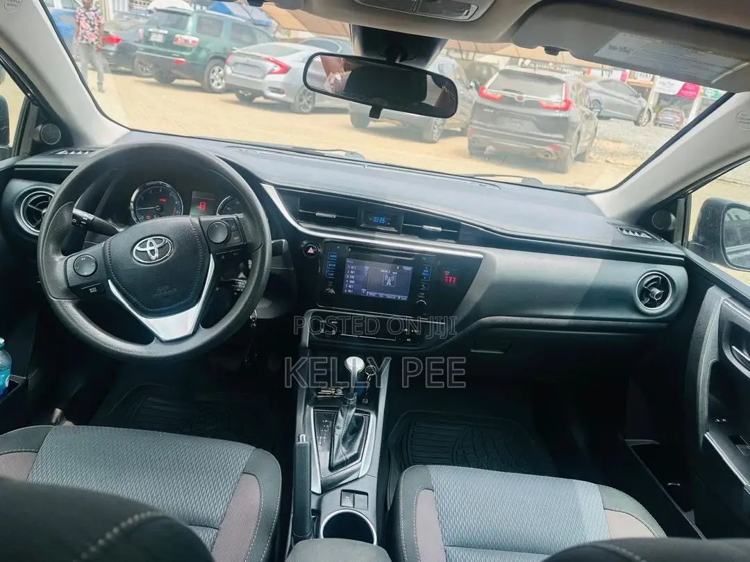 Toyota Corolla LE Eco (1.8L 4cyl 2A) 2018 Gray