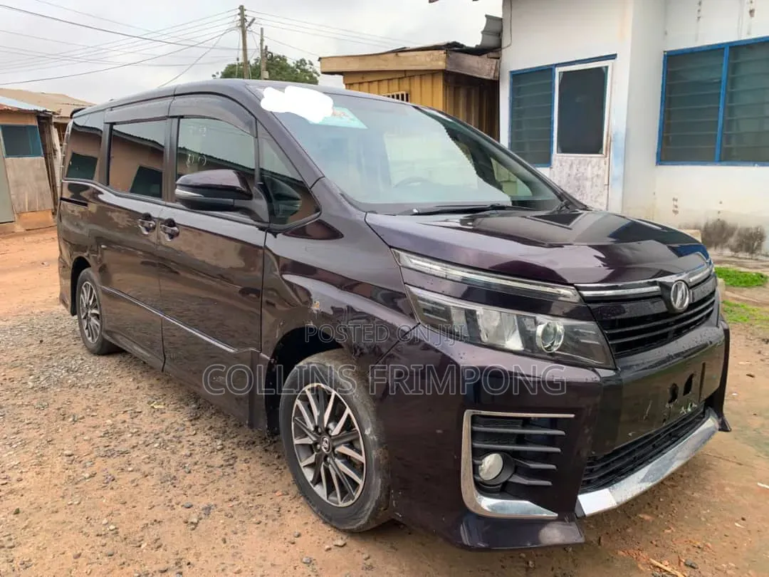 Toyota Voxy 2014 Black