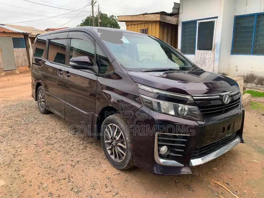Toyota Voxy 2014 Black