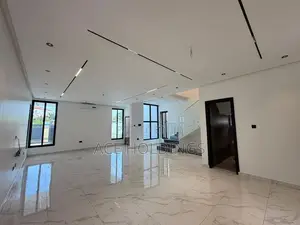 4bdrm Duplex in Lakeside for sale