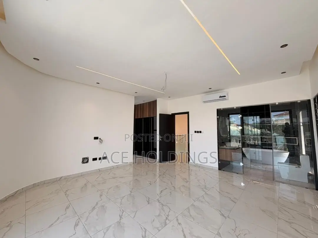 4bdrm Duplex in Lakeside for sale