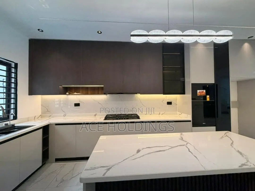 4bdrm Duplex in Lakeside for sale