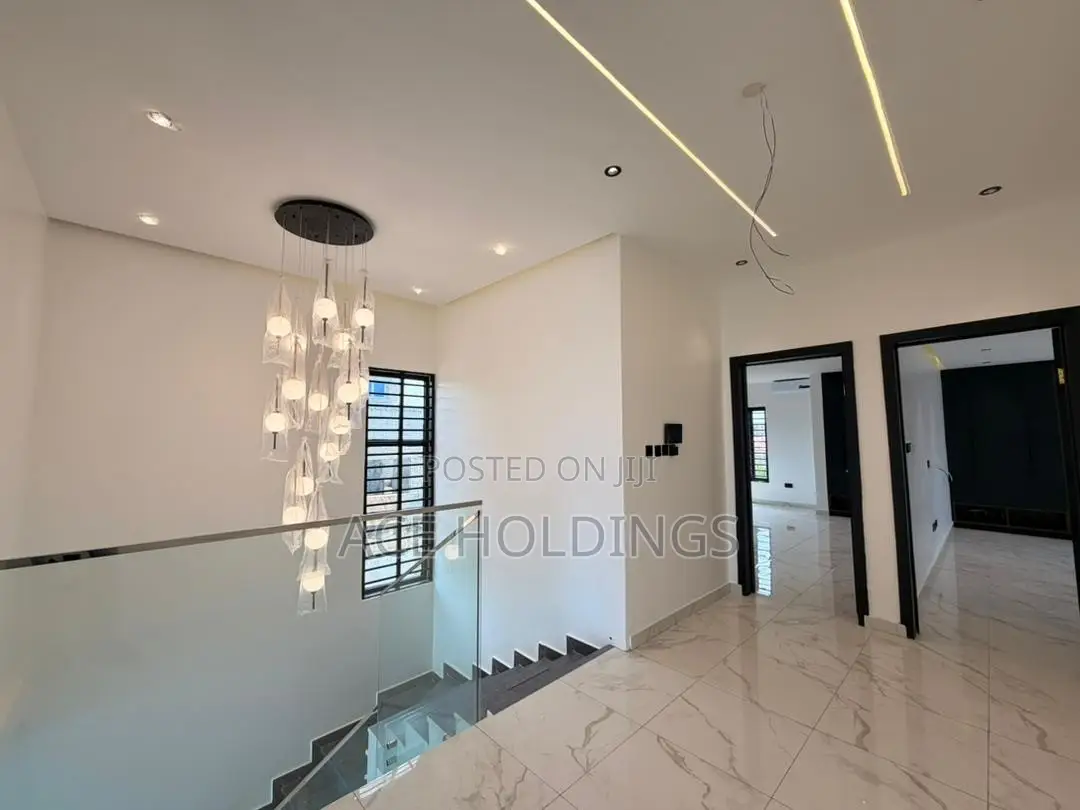 4bdrm Duplex in Lakeside for sale