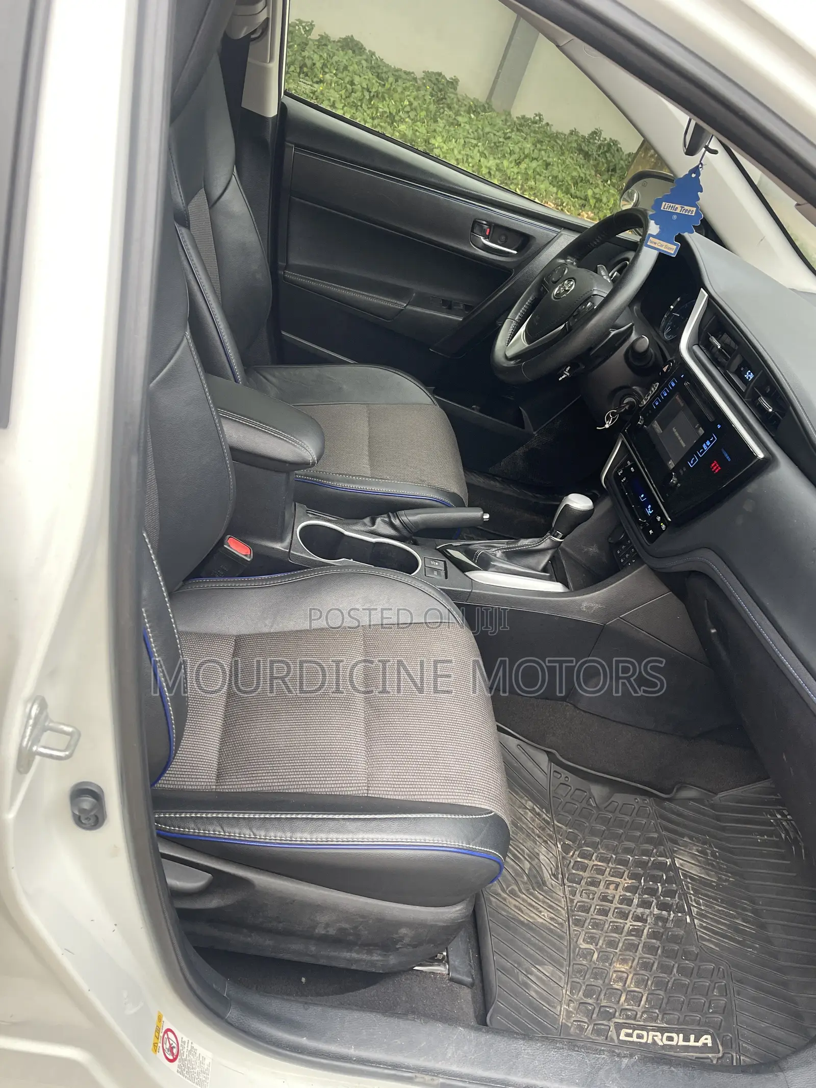 Toyota Corolla SE (1.8L 4cyl 2A) 2019 White